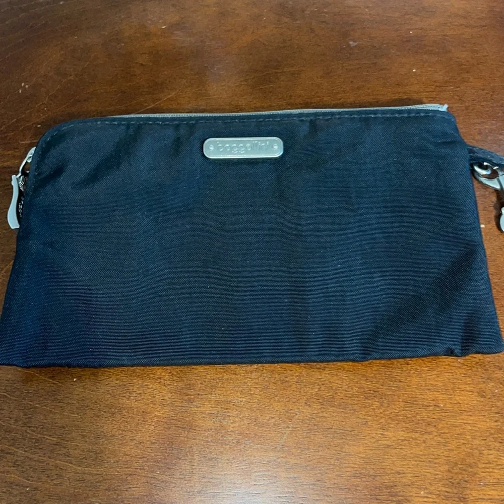 Baggallini RFID Black Around Town Go Bag Wristlet